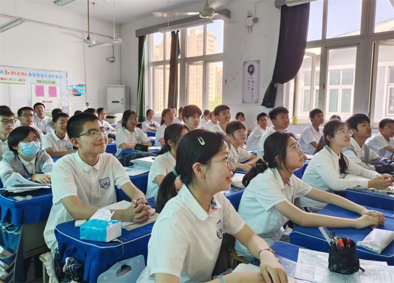 父爱如山伴前行，奋斗实干赢未来